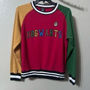 Box lunch women’s Hogwarts color block pullover sweatshirt. SZ Medium. EUC